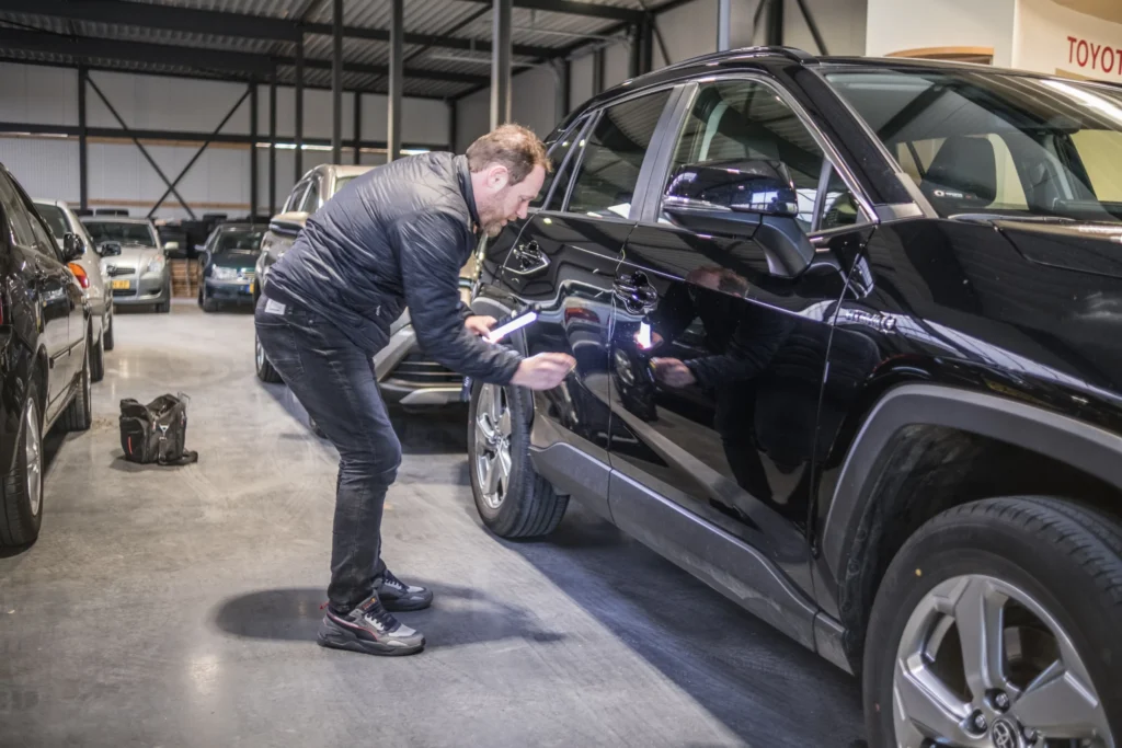 Auto die wordt getaxeerd door een specialist bij Best Autotaxaties